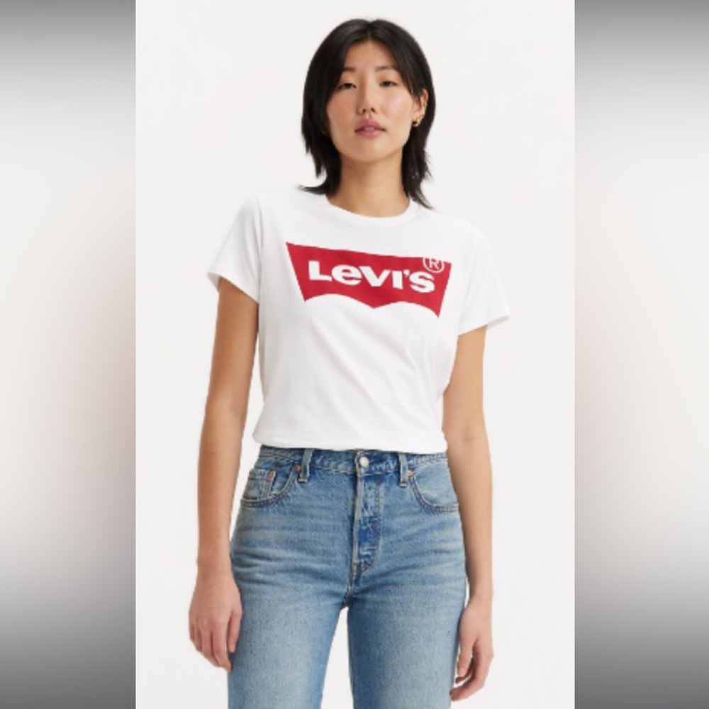 Levi’s white T